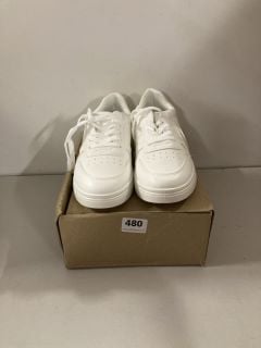 PAIR OF NEW LOOK TRAINERS IN WHITE - SIZE 7