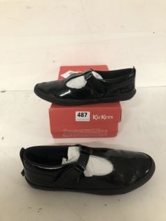 PAIR OF WOMEN'S KICKERS IN BLACK - SIZE 5