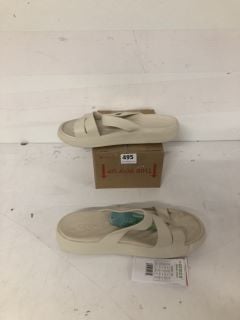 PAIR OF CROCS SANDALS IN CREAM - SIZE 10