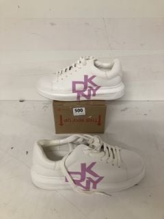 WOMEN'S DKNY TRAINERS IN WHITE SIZE 5