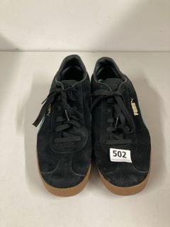 PUMA TRAINERS IN BLACK/GREEN SIZE UK 9