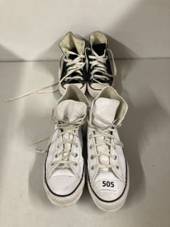 2 X PAIRS OF CONVERSE TO INCLUDE CONVERSE HIGH TOP TRAINERS IN WHITE - SIZE 5