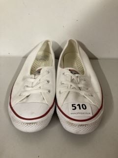 CONVERSE LOW TOP IN WHITE - SIZE 5