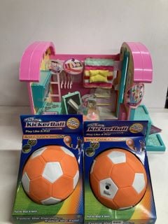 DOLLS HOUSE AND TWO KICKER BALLS