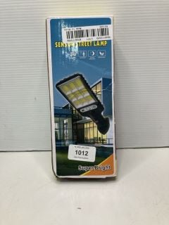 SENSOR STREET LIGHT - SUPER BRIGHT (WITH REMOTE)