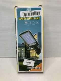 SENSOR STREET LIGHT - SUPER BRIGHT (WITH REMOTE)