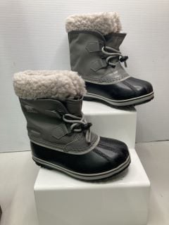 CHILDREN'S YOOT PAC NYLON WP BOOTS UK SIZE 11.5