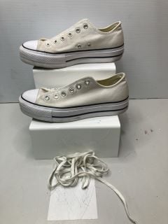 CONVERSE CTAS WHITE TRAINERS UK SIZE 7