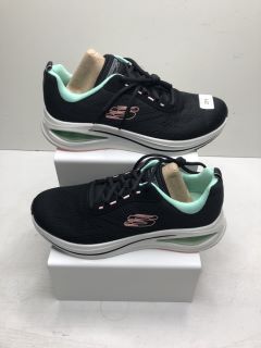 SKECHERS TRAINERS UK SIZE 7