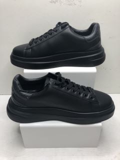 GUESS BLACK TRAINERS UK SIZE 41