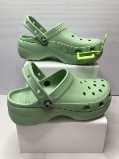 CROCS SIZE UK 7