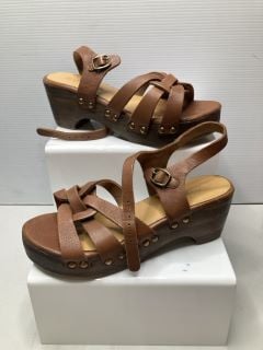 WOMENS SANDALS