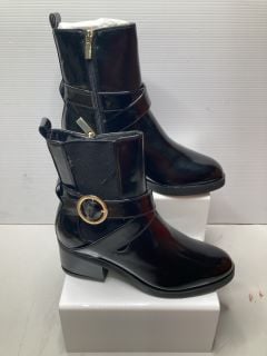 WOMENS BOOTS SIZE UK 6