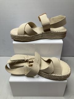 WOMENS SANDALS SIZE UK 5