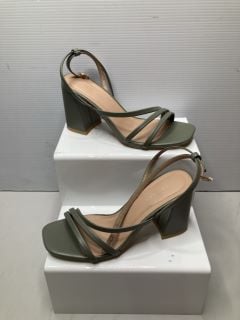 WOMENS HEELS SIZE UK 4