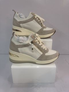 WOMENS CREAM TRAINERS SIZE UK 7