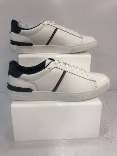 MENS WHITE TRAINER SIZE UK 7