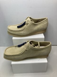 CLARKS WALLABEE SIZE UK 10