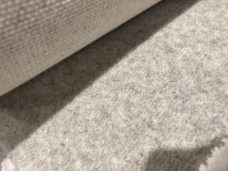 SHAVED CLOUD EFFECT WHITE/BLUE MEDIUM LENGTH THREAD SOFT FIBRE CARPET (4M)