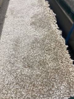 GREY/WHITE FLECKS TEXTURED SOFT FIBRE CARPET (4M)