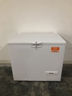 INDESIT FREESTANDING CHEST FREEZER MODEL NO: OS 2A 250 H2 1