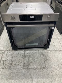 SAMSUNG SINGLE ELECTRIC OVEN MODEL NV7B4430ZAS RRP £672 (SMASHED GLASS)