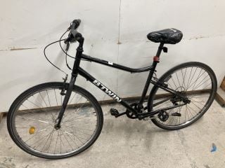 BLACK B-TWIN RIVERSIDE 100 PUSH BIKE (MPSS03067977)