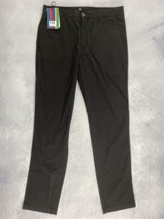 PAUL SMITH MEN'S MID FIT STICTHED CHINO. SIZE: 30, MADE FROM: 97% COTTON 3% ELASTANE. RRP: £135