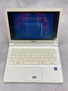 SAMSUNG NOTEBOOK 120GB LAPTOP IN WHITE: MODEL NO NP915S3G (NO BOX,NO CHARGER). QUAD CORE UP TO 1.40GHZ, 4GB RAM,   [JPTN41907]