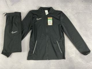 NIKE KIDS TRACKSUIT UK SIZE XL