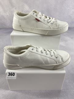 LEVIS MENS TRAINERS UK SIZE 6