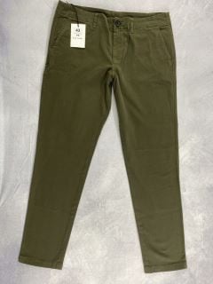 PAUL SMITH MEN'S TAPERED FIT CHINO. SIZE: 34, MADE FROM: 99% COTTON 1% ELASTANE. RRP: £155