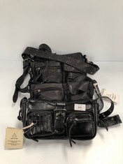 4 X BLACK PREMIUM DESIGNER BAGS (TOTAL P.V.P 392€) - LOCATION 46B.