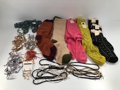 VARIETY OF SOCKS AND DESIGNER JEWELLERY (TOTAL P.V.P. 998€) - LOCATION 42B.