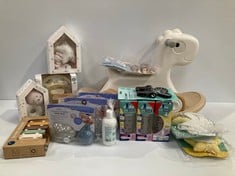 21 X BABY ITEMS VARIOUS BRANDS INCLUDING A BEIGE HORSE ROCKER - LOCATION 26C.