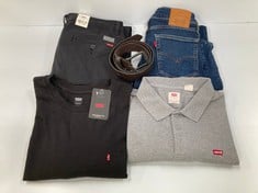 5 X LEVI'S CLOTHING VARIOUS MODELS AND SIZES INCLUDING GREY POLO SHIRT SIZE L - LOCATION 34A.