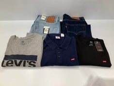 5 X LEVI'S GARMENTS VARIOUS MODELS AND SIZES INCLUDING LIGHT JEANS SIZE 42 - LOCATION 30A.