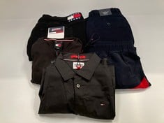 5 X TOMMY HILFIGER CLOTHING VARIOUS SIZES AND MODELS INCLUDING BLACK SHIRT SIZE M - LOCATION 22A.