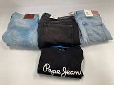 4 X PEPE JEANS GARMENTS VARIOUS SIZES AND MODELS INCLUDING BLACK T-SHIRT SIZE M- LOCATION 14A.