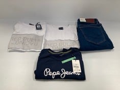 4 X PEPE JEANS GARMENTS VARIOUS SIZES AND MODELS INCLUDING BLUE T-SHIRT SIZE XL- LOCATION 14A.