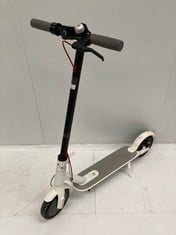 ELECTRIC SCOOTER XIAOMI MODEL M365 (DOES NOT TURN ON AND HAS NO CHARGER) .