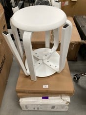 5 X MISCELLANEOUS ITEMS INCLUDING 4 WHITE STOOLS (DAMAGED).