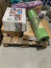 PALLET OF VARIOUS ITEMS FOR THE GYM INCLUDING INNOVAGOODS FITNESS PEDAL.