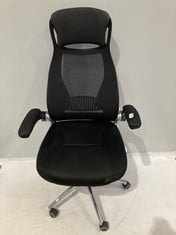 ERGONOMIC CHAIR SONGMICS BLACK AND GREY COLOUR.