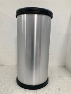 CURVER DECO BIN 40L IN BACK: LOCATION - B2