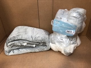 2 X SOFT BLANKETS IN GREY: LOCATION - B2