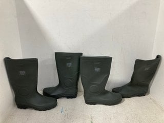 2 X PORTWEST PVC WELLINGTON BOOTS IN GREEN SIZE: UK 10: LOCATION - B3