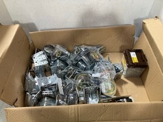 QTY OF ASSORTED HARDWARE ITEMS TO INCLUDE REISSER CUTTER 5.0 X 100 MM 250PIECES SCREWS & STEEL PLUGS 100M ONE PAIR: LOCATION - A3