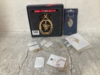 QTY OF ASSORTED JEWELLERY ITEMS TO INCLUDE BIRTHSTONE KEYRING AUGUST PERIDOT & GEORG JENSEN CHRISTMAS COLLECTIBLES PLATED WITH 18 KARAT GOLD: LOCATION - A5