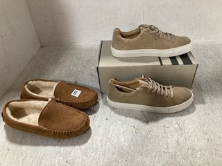 JOHN LEWIS AND PARTNERS SUEDE MENS TRAINERS IN BROWN SIZE - UK 9 TO INCLUDE JOHN LEWIS AND PARTNERS MENS SLIPPERS IN LIGHT BROWN SIZE - UK 9: LOCATION - A5